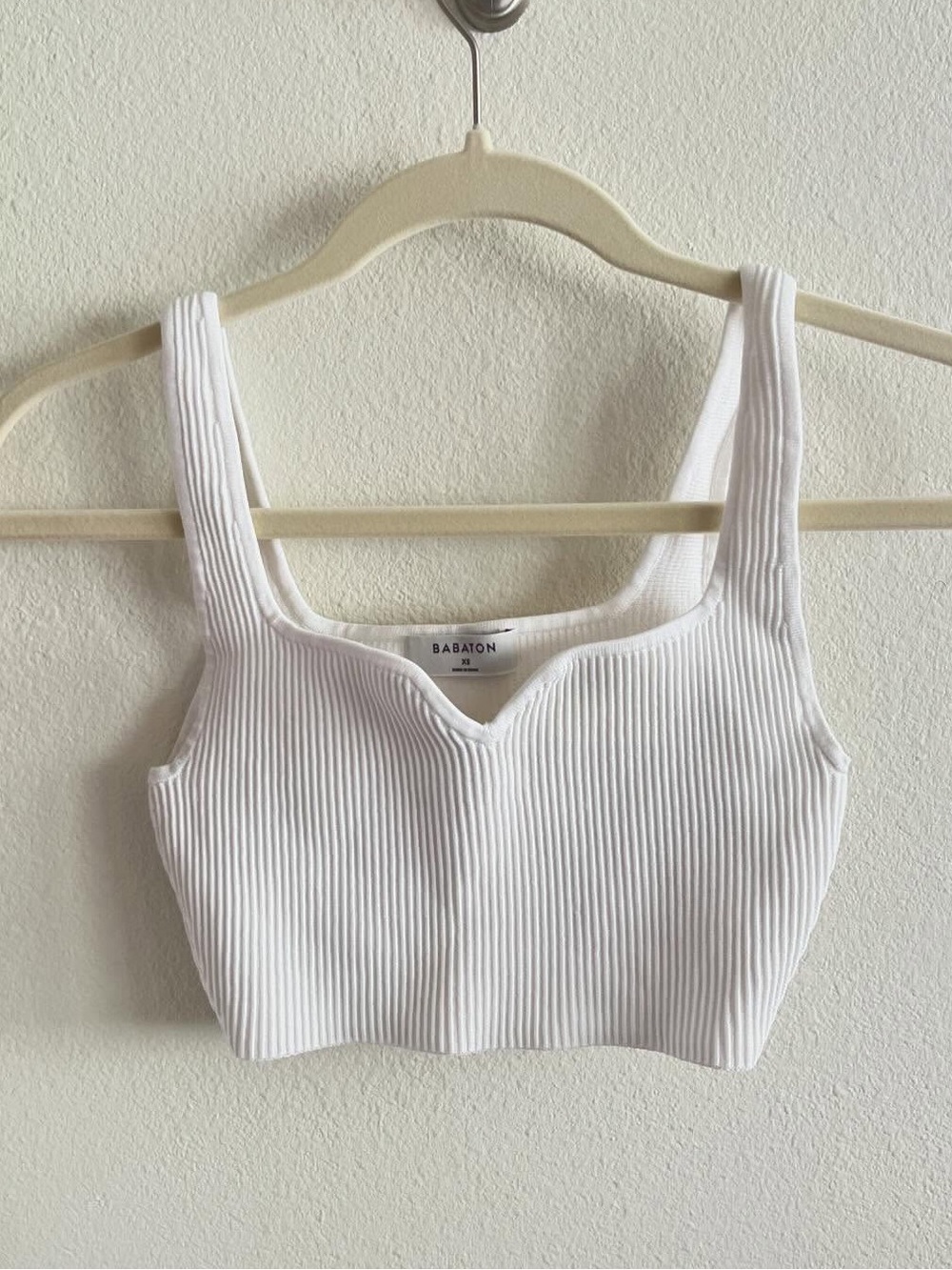 BABATOP ribbed sculpt knit notch crop top